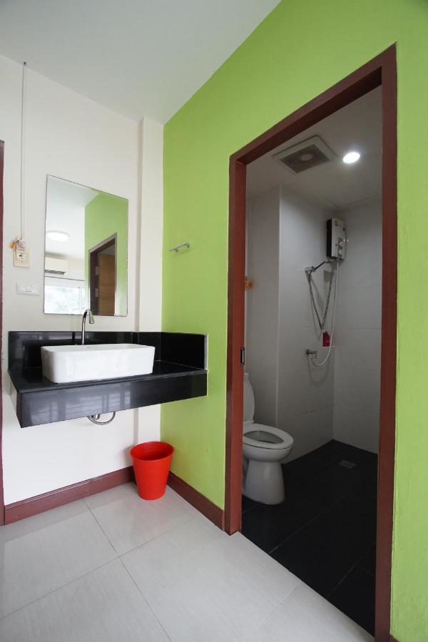 Bedbox Guesthouse And Hostel Patong Exteriör bild