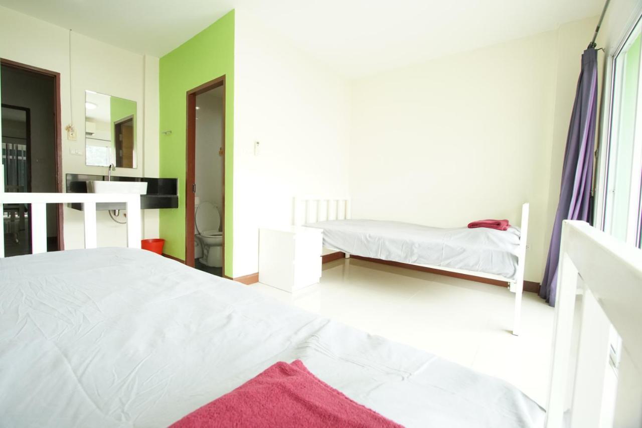 Bedbox Guesthouse And Hostel Patong Exteriör bild