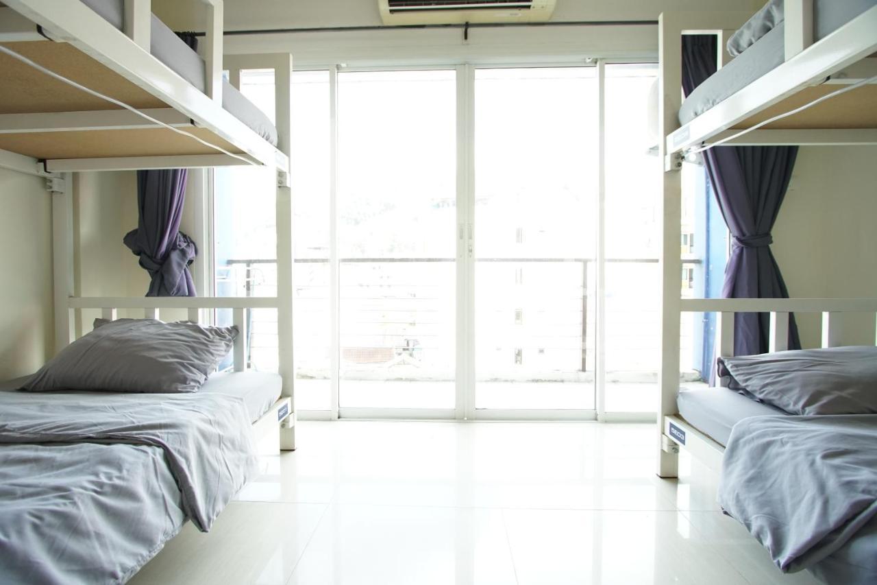 Bedbox Guesthouse And Hostel Patong Exteriör bild