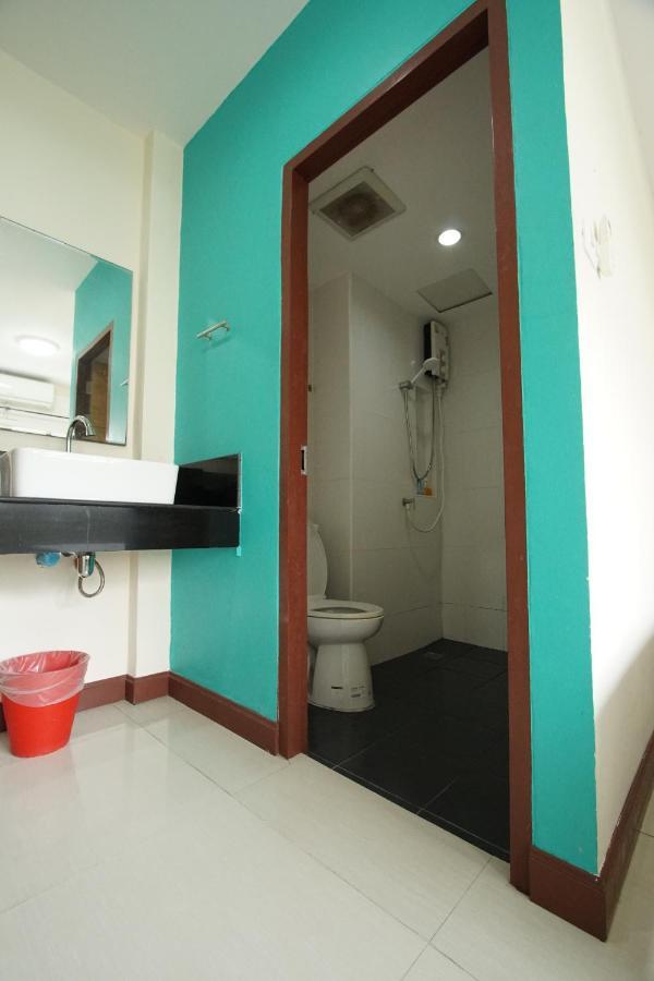 Bedbox Guesthouse And Hostel Patong Exteriör bild