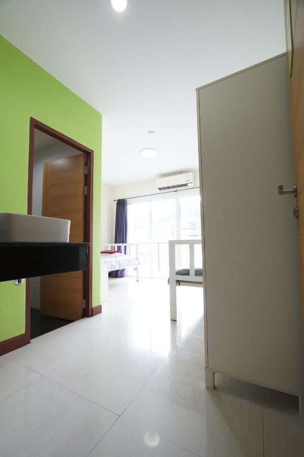 Bedbox Guesthouse And Hostel Patong Exteriör bild