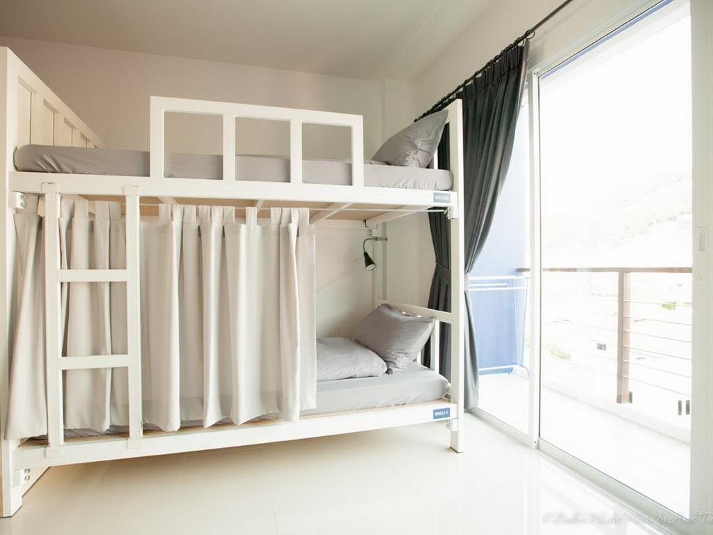 Bedbox Guesthouse And Hostel Patong Exteriör bild