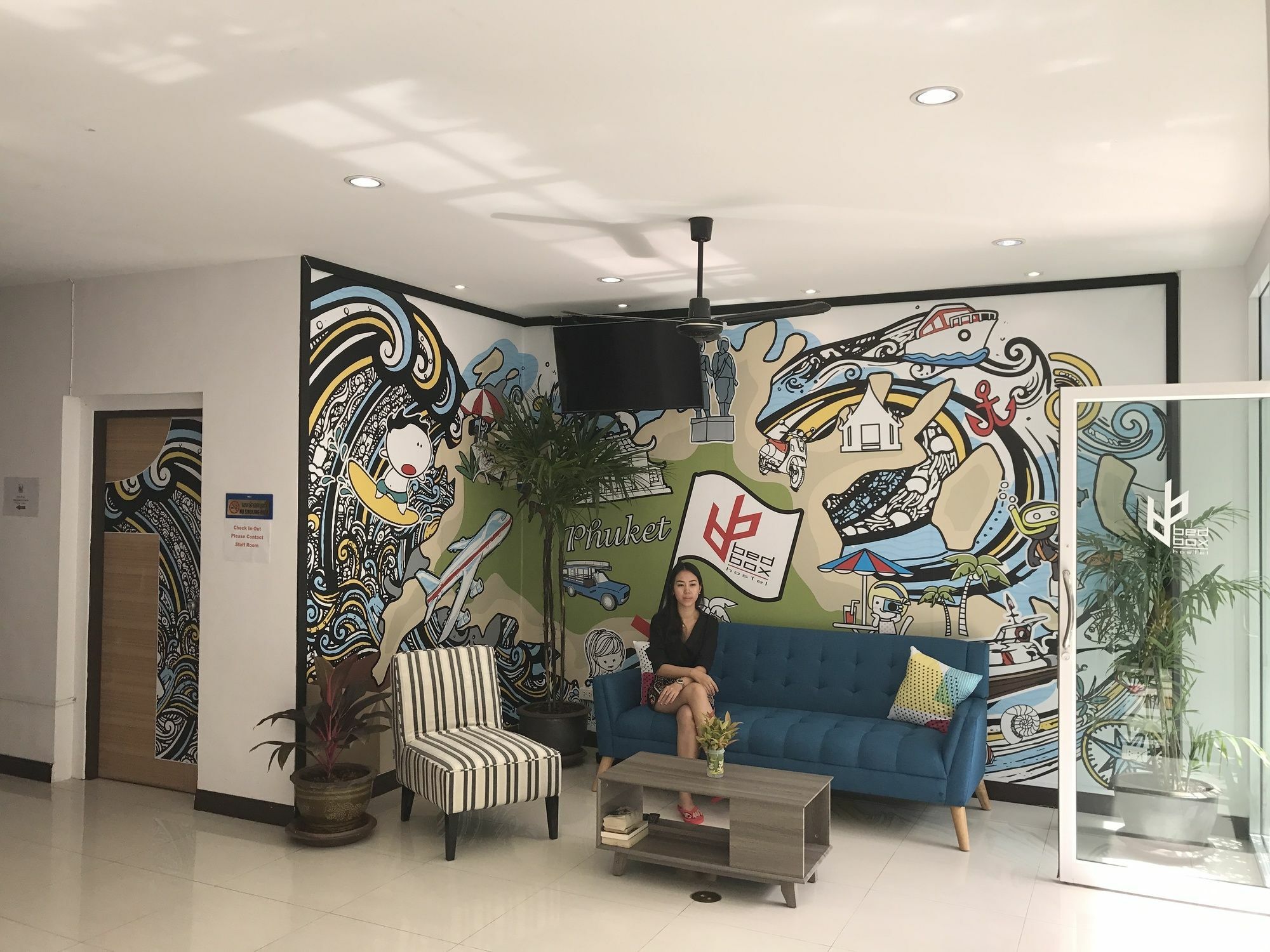 Bedbox Guesthouse And Hostel Patong Exteriör bild